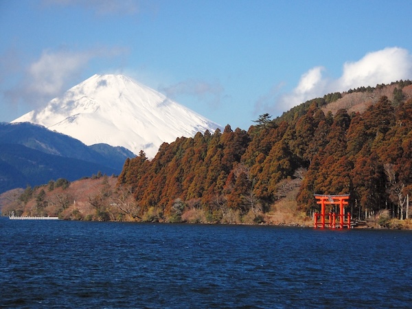 Lago Ashi y teleférico en Hakone