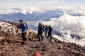 Vista por encima de las nubes desde el Monte Fuji