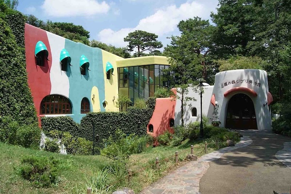 Vue extérieure du Musée Ghibli à Mitaka, Tokyo