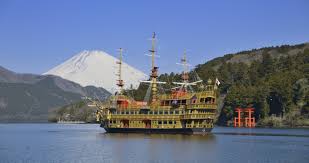 Téléphérique de Hakone au-dessus de la vallée volcanique d’Owakudani