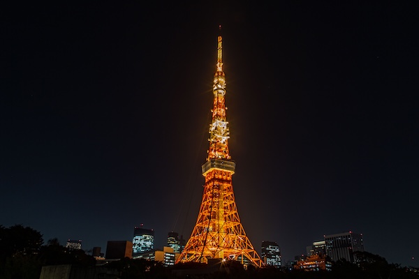 Tokyo Tower illuminée la nuit à Minato, Tokyo